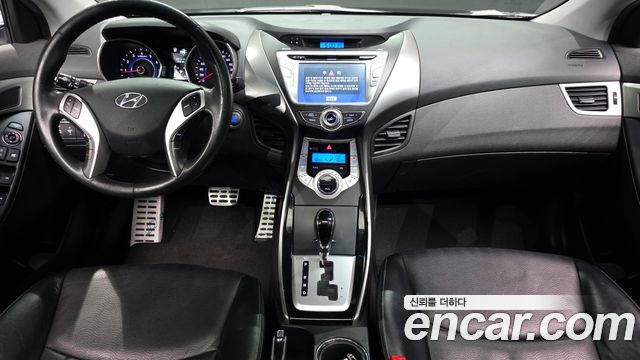 Hyundai Avante — interior