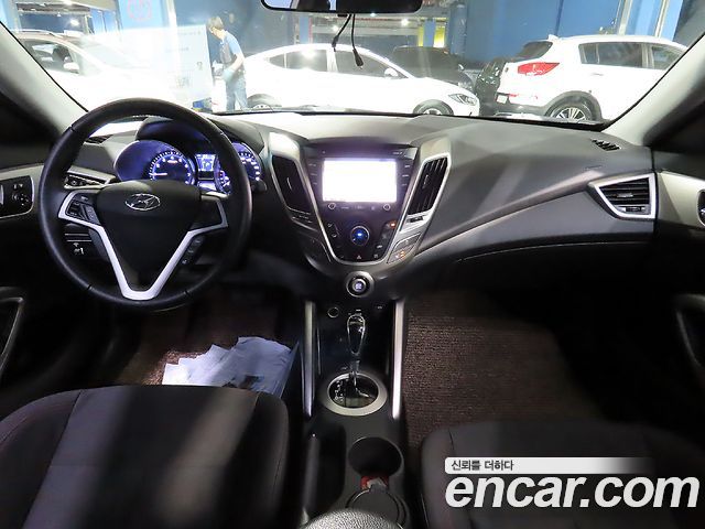 Hyundai Veloster — interior