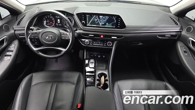 Hyundai Sonata — interior