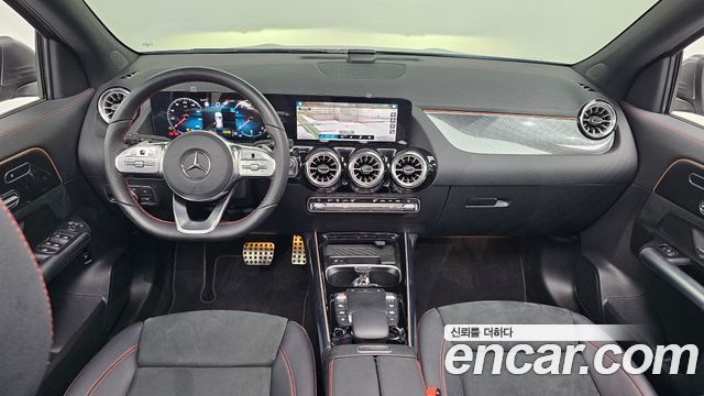 Mercedes-Benz GLA-Class — interior