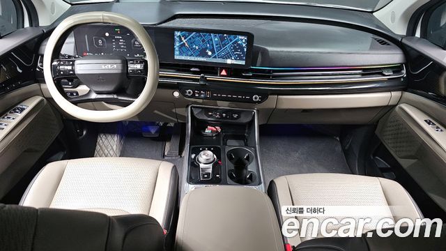 Kia Carnival — interior