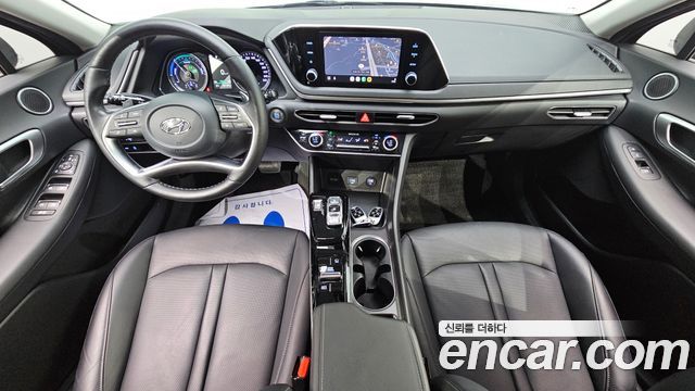 Hyundai Sonata — interior