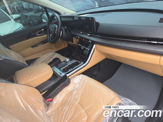 Kia Carnival — interior