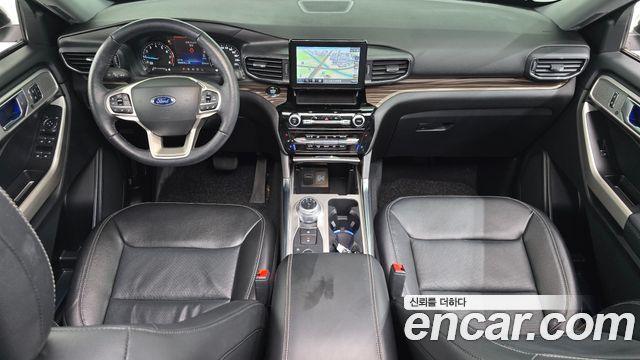 Ford Explorer — interior