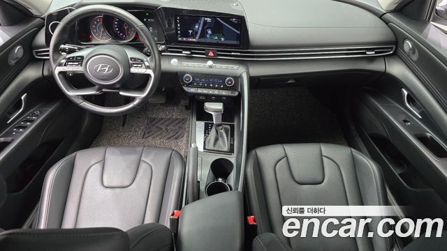 Hyundai Avante — interior