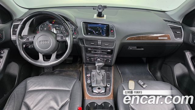 Audi Q5 — interior