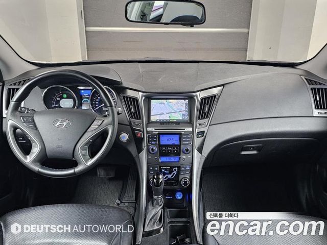 Hyundai Sonata — interior