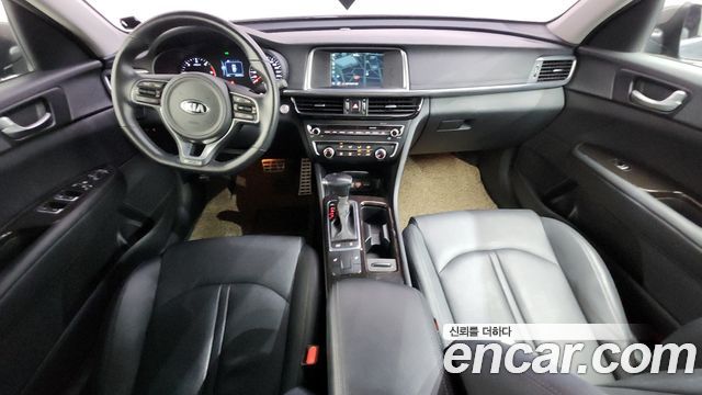 Kia K5 — interior