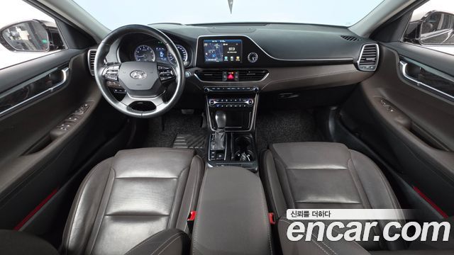 Hyundai Grandeur — interior