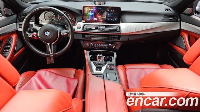 BMW M5 — interior