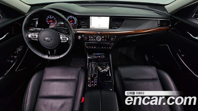 Kia K7 — interior