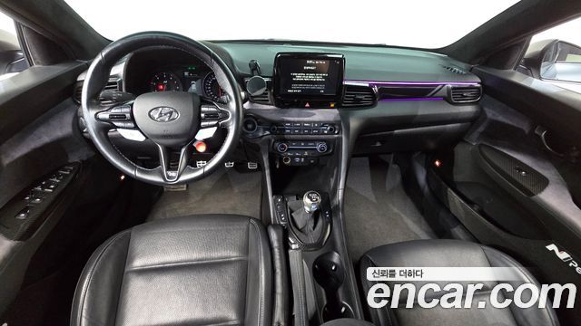 Hyundai Veloster — interior