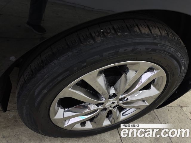 Kia Carnival — interior