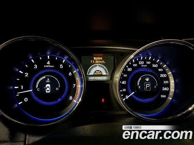 Hyundai Sonata — interior