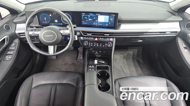 Hyundai Sonata — interior