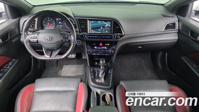 Hyundai Avante — interior