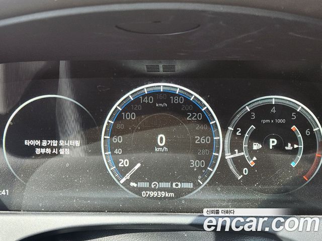 Jaguar XF — interior