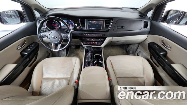 Kia Carnival — interior