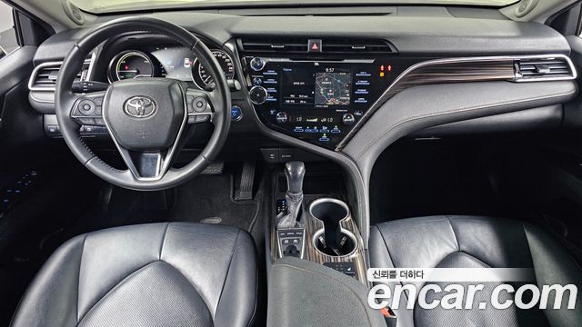 Toyota Camry — interior