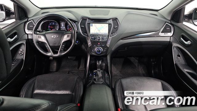 Hyundai Santa Fe — interior