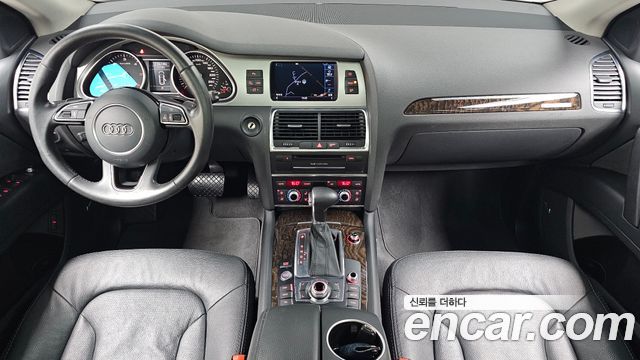 Audi Q7 — interior