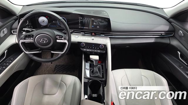Hyundai Avante — interior