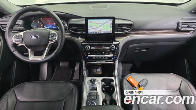 Ford Explorer — interior