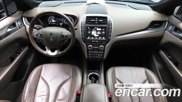 Lincoln MKC — interior