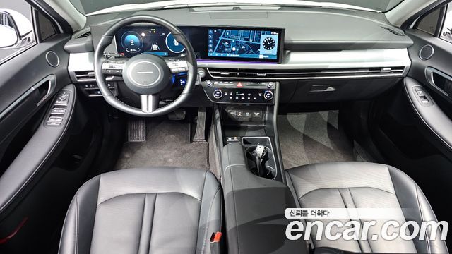 Hyundai Sonata — interior