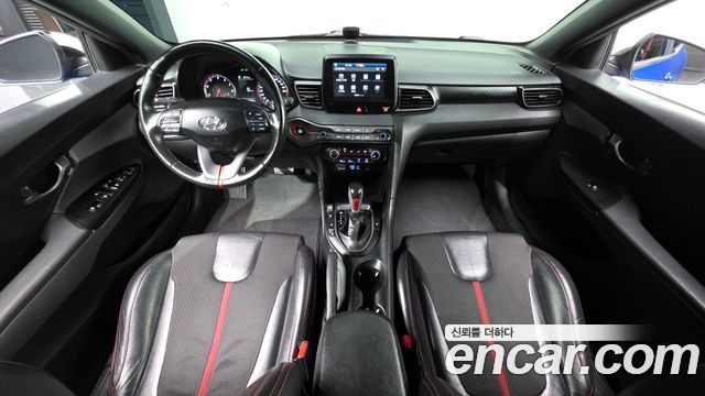 Hyundai Veloster — interior