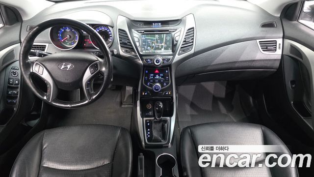 Hyundai Avante — interior