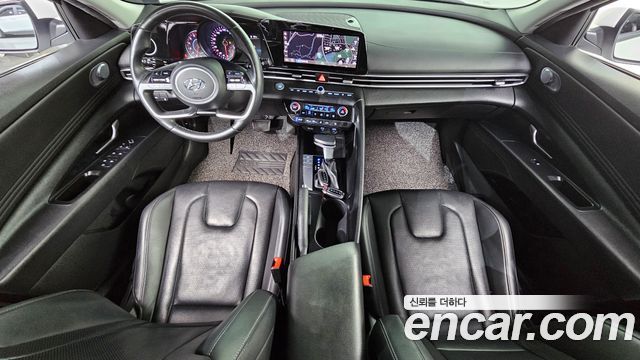 Hyundai Avante — interior