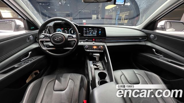 Hyundai Avante — interior
