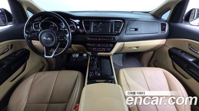Kia Carnival — interior