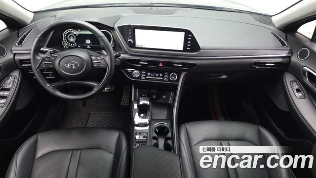 Hyundai Sonata — interior