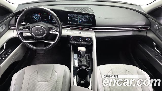 Hyundai Avante — interior
