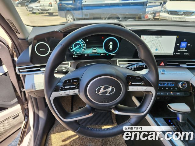 Hyundai Avante — interior