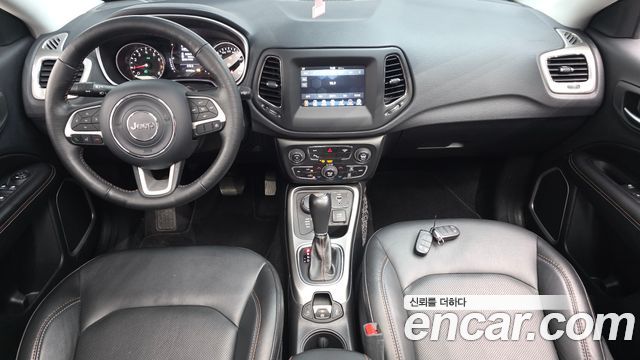 Jeep Compass — interior