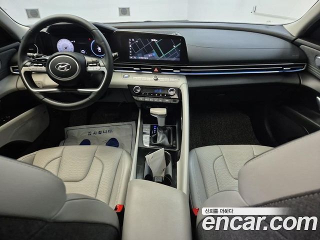 Hyundai Avante — interior