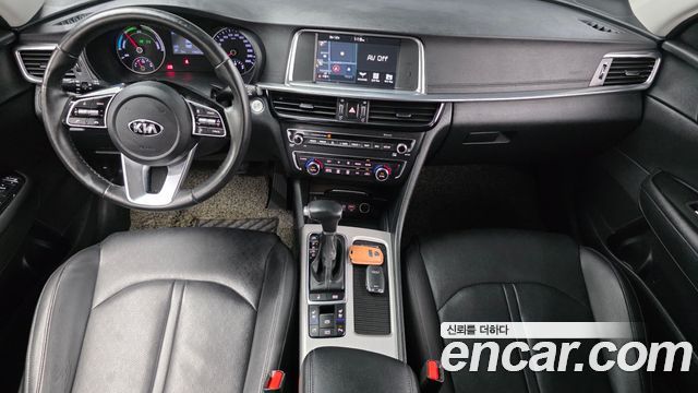 Kia K5 — interior