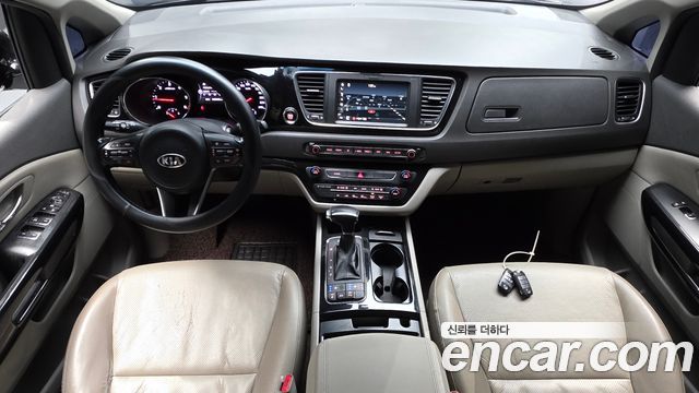 Kia Carnival — interior