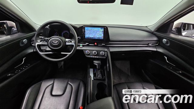 Hyundai Avante — interior