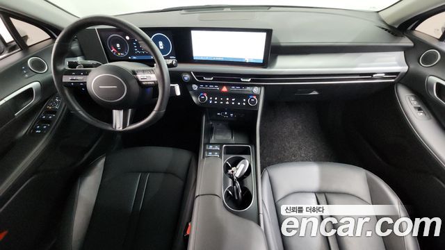 Hyundai Sonata — interior