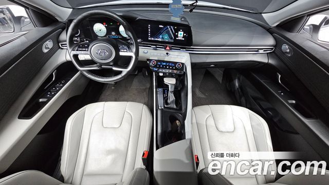Hyundai Avante — interior
