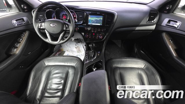 Kia K5 — interior