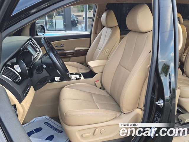 Kia Carnival — interior