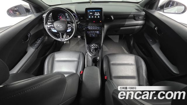 Hyundai Veloster — interior