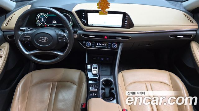 Hyundai Sonata — interior