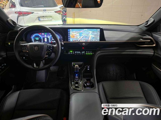 Toyota Crown — interior