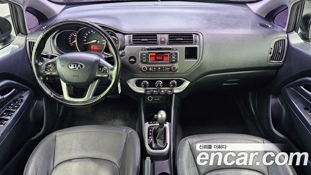 Kia Pride — interior